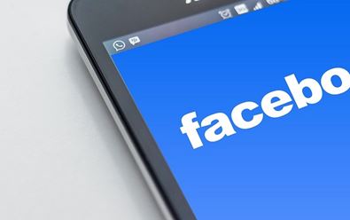 Facebook začal v Česku spolupracovat s Demagog.cz