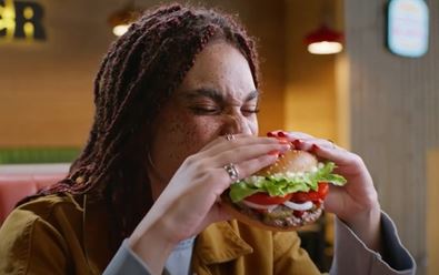 Burger King podporuje kampaní nový Whopper