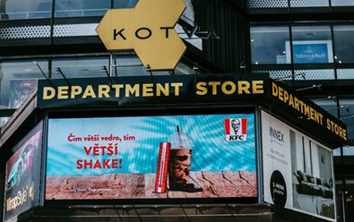 DOOH kampaň pro KFC se zobrazovala podle počasí