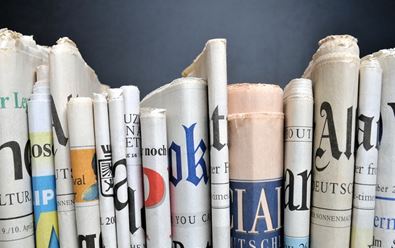 Podíl tisku na příjmech vydavatelů klesl pod polovinu