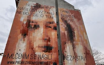 Ikea se v kampani proti domácímu násilí spojuje s uměním