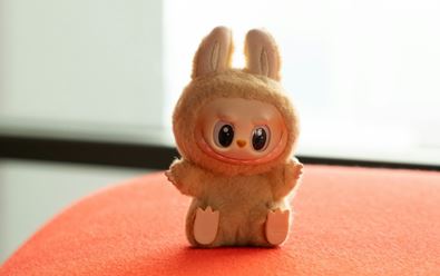 Polovina Čechů zná Labubu, většina ale za ně nezaplatí víc než 500 Kč