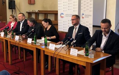 Ředitel EBU podporuje navýšení peněz pro ČT a ČRo i duální systém