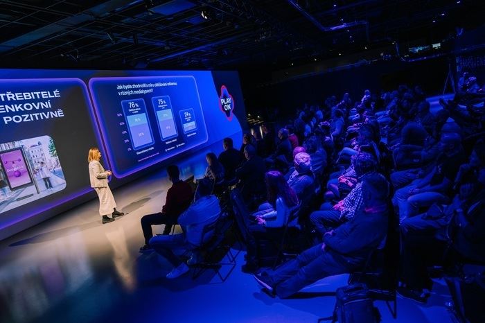 DOOH reklama vykazuje vyšší pozornost než online formáty