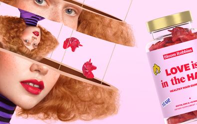 Vlasové vitamíny Bloom Robbins v kampani hypnotizují