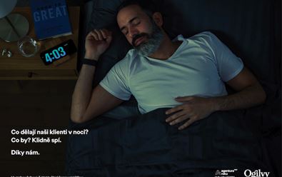 Ogilvy do vlastní kampaně obsazuje spící klienty