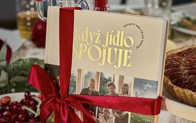 Z knih nejvíce inzeroval titul Když jídlo spojuje