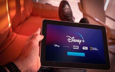 Disney+ uvede i v Evropě verzi předplatného s reklamou