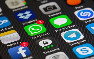 Aplikace WhatsApp spouští reakce pomocí emotikonů