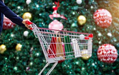 Na Vánoce by mohli lidé online utratit o 5 % více než loni