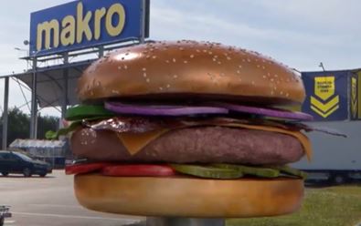 Makro ČR vytvořilo v CGI kampani sochu burgeru