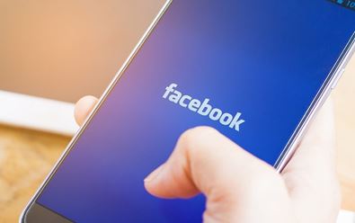 Facebook se bojí ztráty příjmů z mobilní reklamy