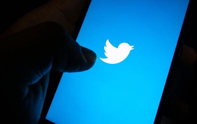 Twitter začal označovat účty státních médií