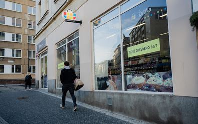 Žabka spouští v centru Prahy samoobslužné prodejny