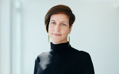 Šéfredaktorkou webu Peníze.cz je Silvie Housková