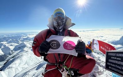 Century 21 a 4fin sledují v kampani cestu na Mt. Everest