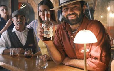 Rum Heffron oslavuje v nové kampani troufalost