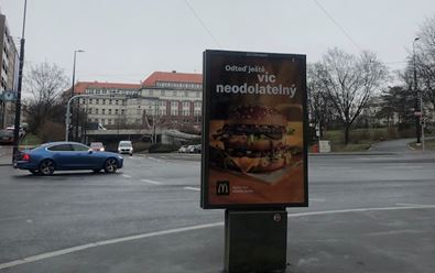 McDonald’s láká kampaní s labutí na vylepšené burgery