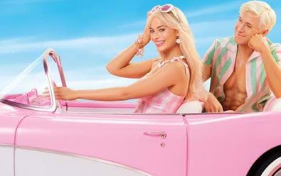 Film Barbie propagaci nepodcenil, diváky láká na růžovou