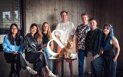 Kreativu Saatchi & Saatchi vede Schneider, business Dubová
