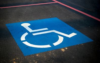 TV služby a VOD musí jít od července vstříc handicapovaným