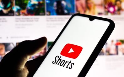 YouTube zkouší nasadit reklamy do své obdoby TikToku