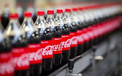 Coca-Cola pozastaví od dubna veškerou komerční komunikaci