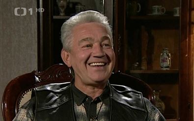 Televize mění program, uctí památku Jiřího Krampola