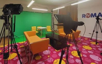 V sobotu večer začne vysílat romská televize Roma TV