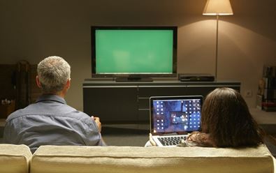 Pořady na počítači se sledují v jiných časech než v TV