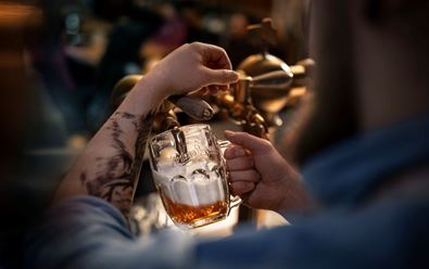 Z pivních značek u Čechů v oblíbenosti stále vede Pilsner Urquell
