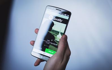 Spotify zařadí do vysílání britské televizní pořady