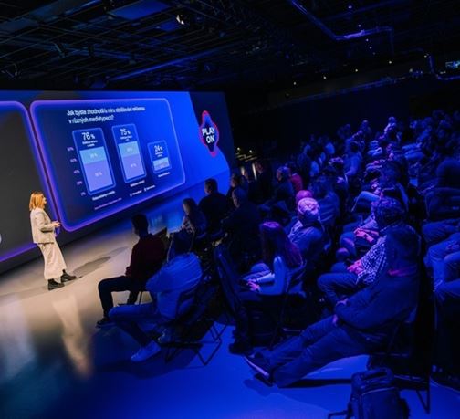 DOOH reklama vykazuje vyšší pozornost než online formáty