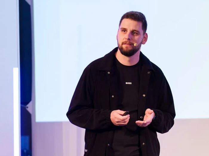 To je Revolut? Ne, Spořitelna. Jak neskončit v šedi zaměnitelnosti...