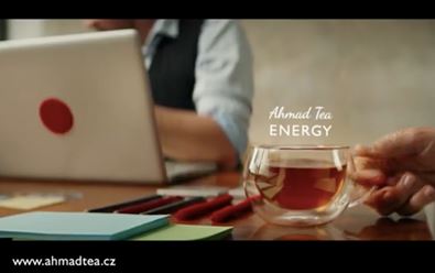 Ahmad Tea v kampani dramatizuje čajové rituály