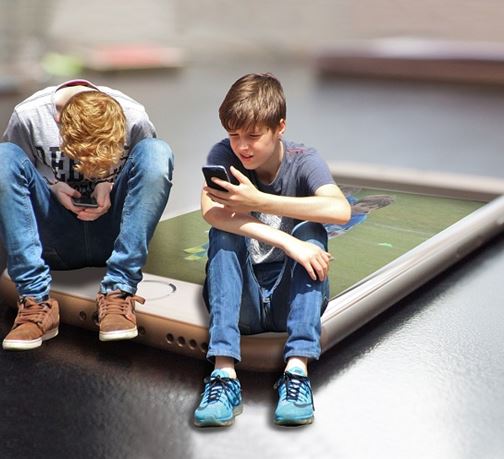 U dětí vede Instagram a YT, propadá Facebook. Online agrese přibývá