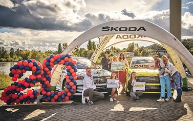 Škoda Auto předala Zdravotnímu klaunovi vozy i finanční dar