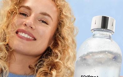 SodaStream kampaní ukazuje, že „už nemusíte" řešit lahve