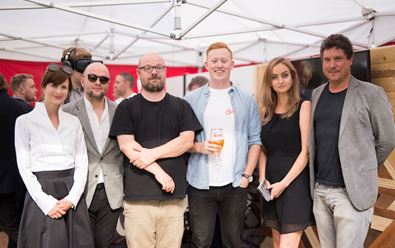 Do agentury Little Greta nastupuje Josh Nesfield