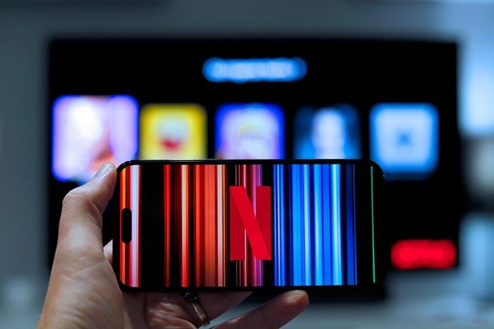 Netflix jedná se Spotify a zařadí vysílání lineární televize