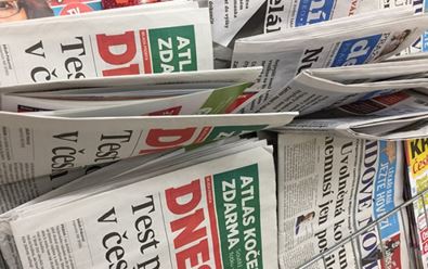 Prodeje deníků: Neztrácela jedině MF Dnes, pomohly Lidovky