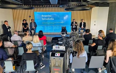 Zahájil první projekt na ochranu novinářů Bezpečná žurnalistika