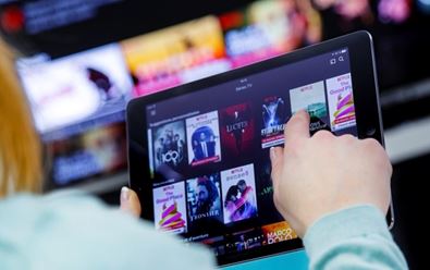 Uživatelů streamovacích služeb v Česku přibylo, vede Netflix
