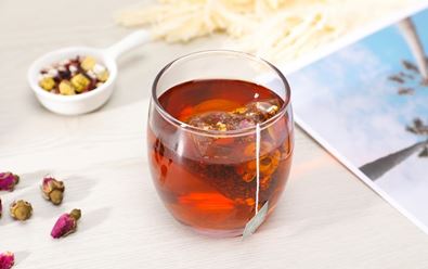 Čaj pije denně 60 % Čechů, volí hlavně Teekanne a Loyd