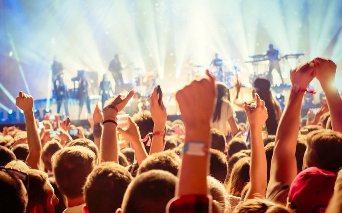 Festivaly letos navštíví třetina Čechů, jezdí především mladší