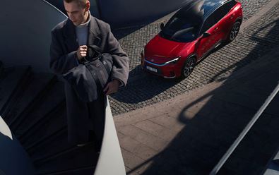 Pro Lexus navrhl víkendovou tašku Jan Černý