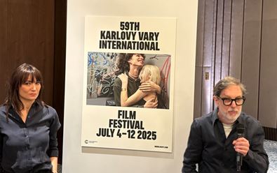 Vizuál letošního karlovarského festivalu se vrací k fotografii