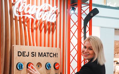 Coca-Cola chystá na hokej zónu na střeše Galerie Harfa