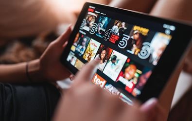 Netflix, Max i Apple posilují živě streamovaný obsah