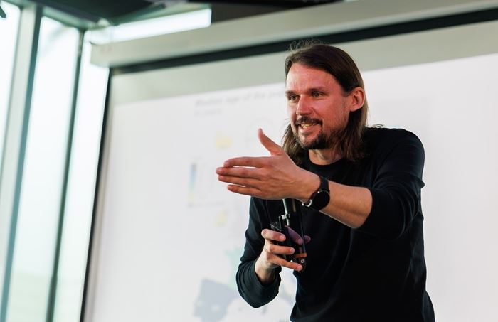 Firmy investují do lidí. Na technologie ale zapomínají